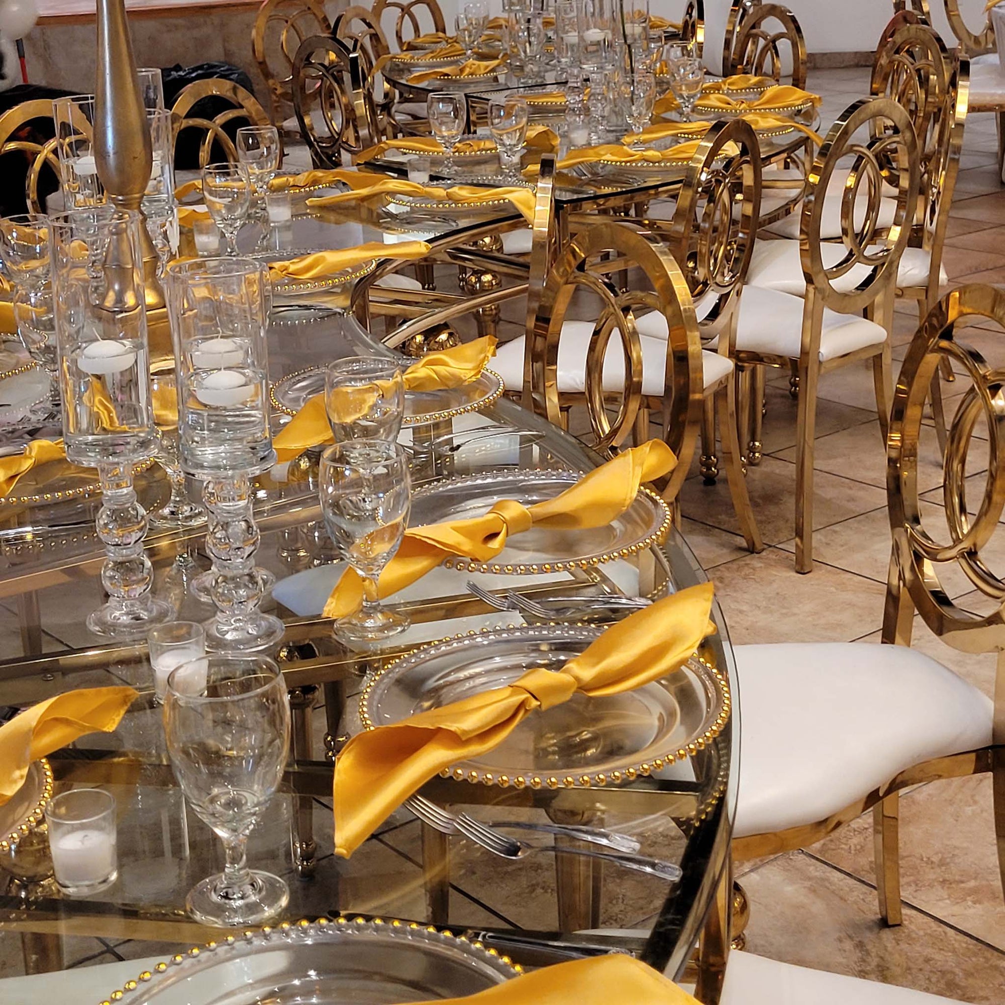 Serpentine Dinning table (1/4)